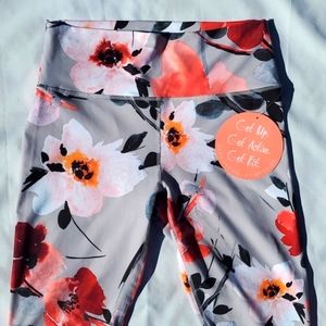 SOLD - NWT Guru Active Floral Leggings Medium Red/Gray/White Full Length Pocket